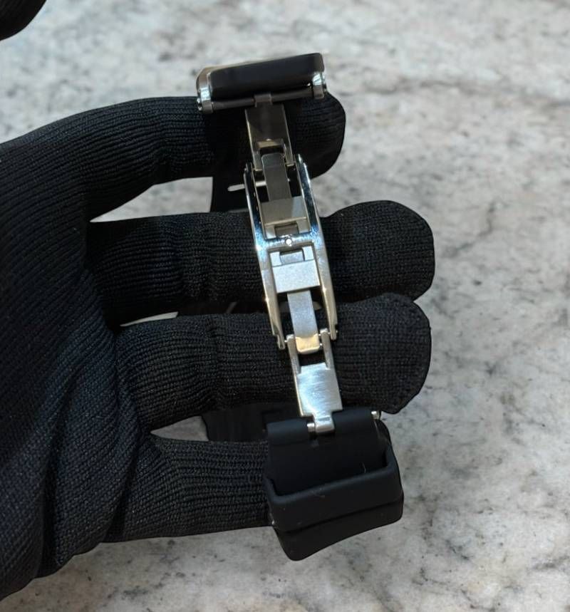 ブラック×ブラック 別注強化型シルバーバックルモデル AppleWatc用 カスタム カバーケース 保護 46 アップルウォッチ series10 series11 ラバーバンド ベルト WWW_OPDRERGINERDOGAN_COM