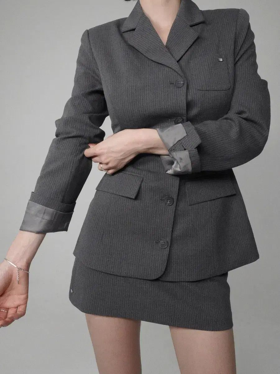 ペイルジェイド ストライプ セットアップ チャコール 月曜まで