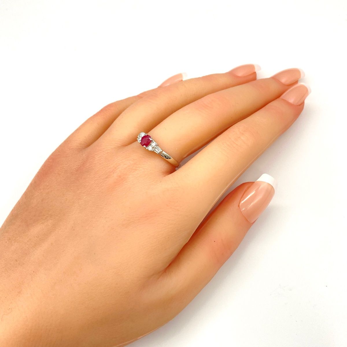 超豪華 ルビー デザインリング プラチナ 指輪 メレダイヤ リング 17.5号 Pt900 ルビー ダイヤモンド レディース