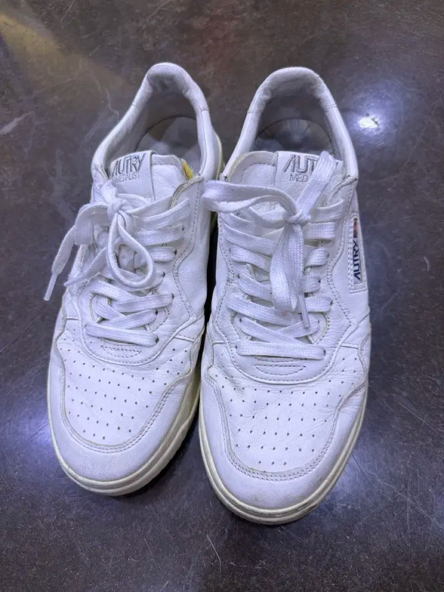 オートリー メダリスト ゴートスキン スニーカー 42