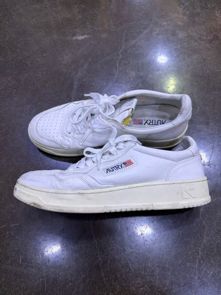 ゴートスキン スニーカー