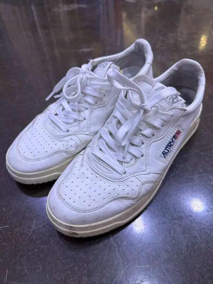 オートリー メダリスト ゴートスキン スニーカー 42