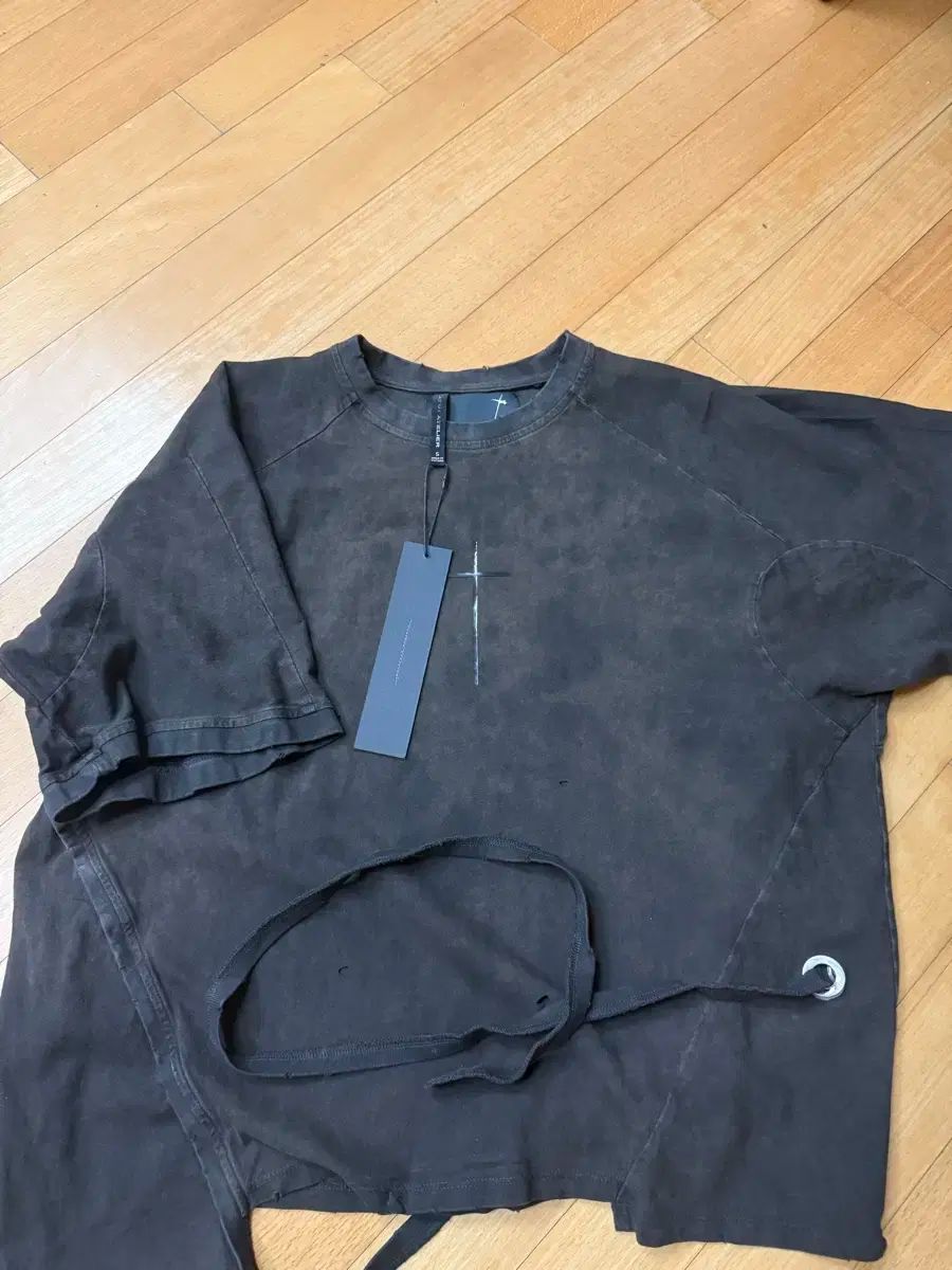 Latui ateler dush Tシャツ ダークブラウン