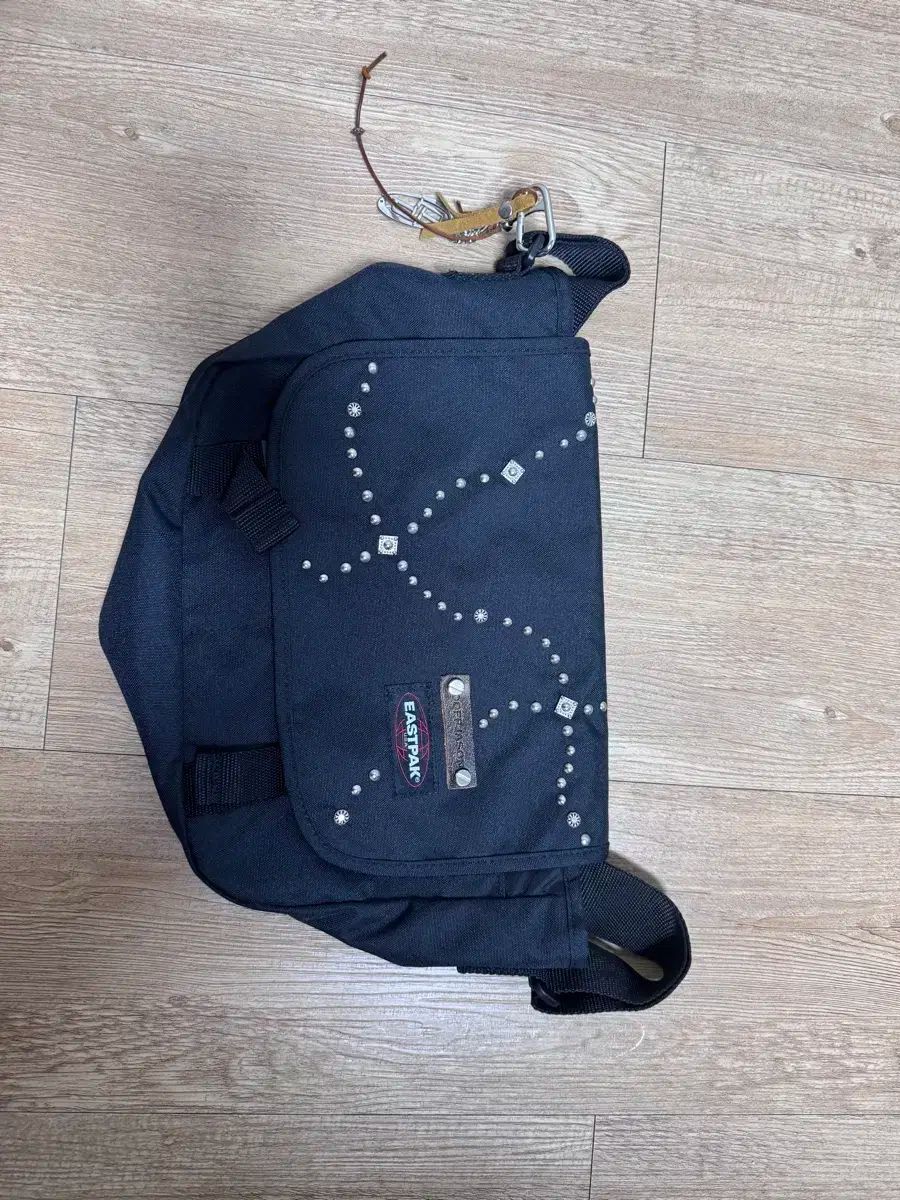 DOFFJASON ドフジェーソン X EASTPAK イーストパック メッセンジャーバッグ スタッズ 装飾