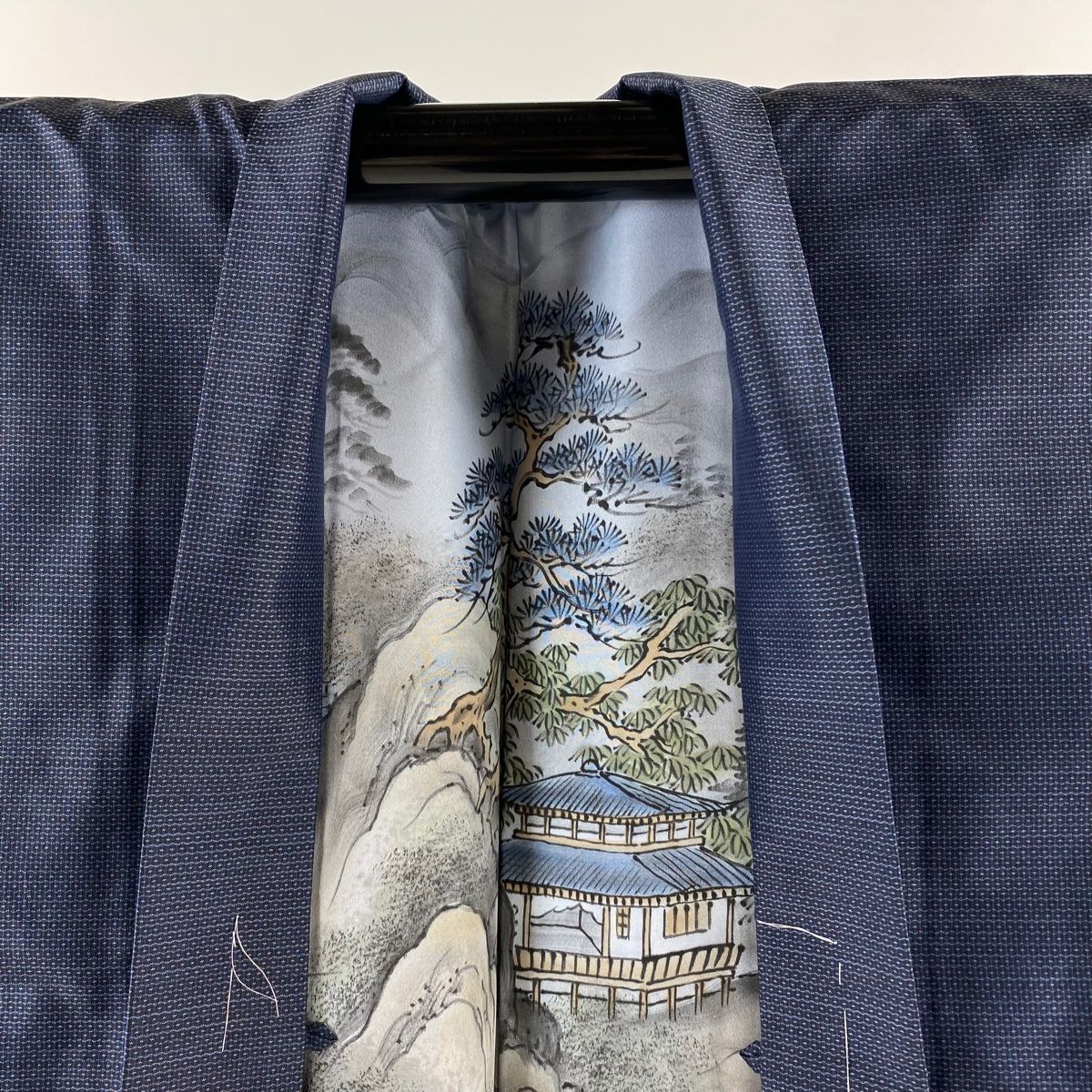 男着物 身丈97 cm 裄丈71 M 羽織 紬地 幾何学 紺色 正絹 秀品