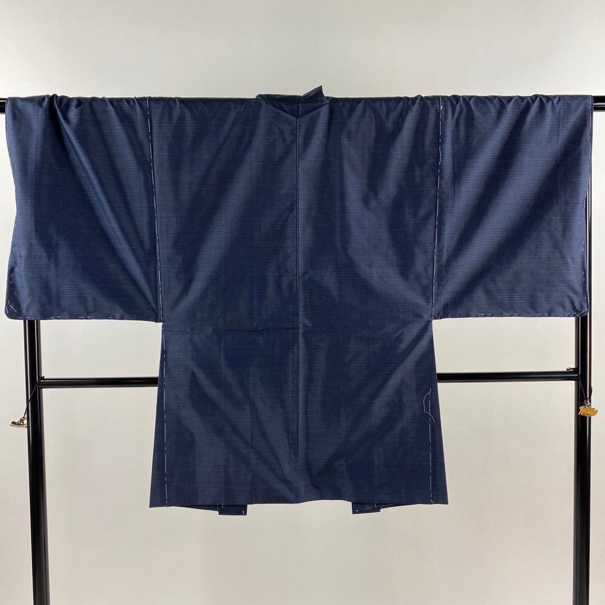 男着物 身丈97cm 裄丈71cm M 羽織 紬地 幾何学 紺色 正絹 秀品