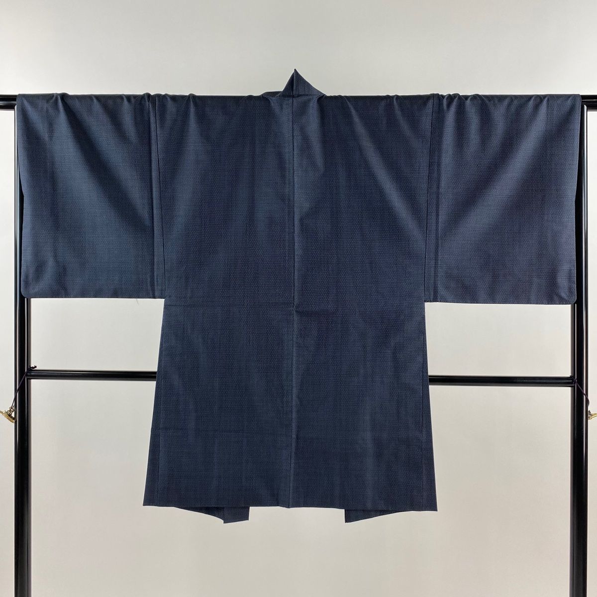 男着物 身丈97cm 裄丈68cm S 羽織 紬地 亀甲絣 紺色 正絹 秀品