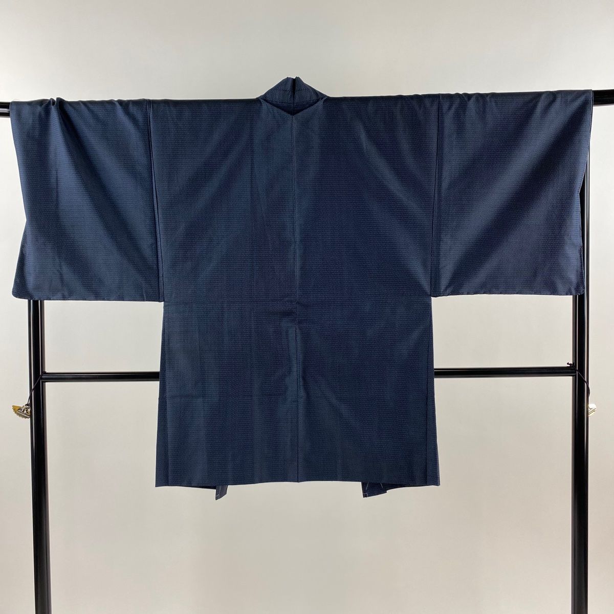 男着物 身丈94.5cm 裄丈71.5cm M 羽織 紬地 亀甲絣 紺色 正絹 秀品