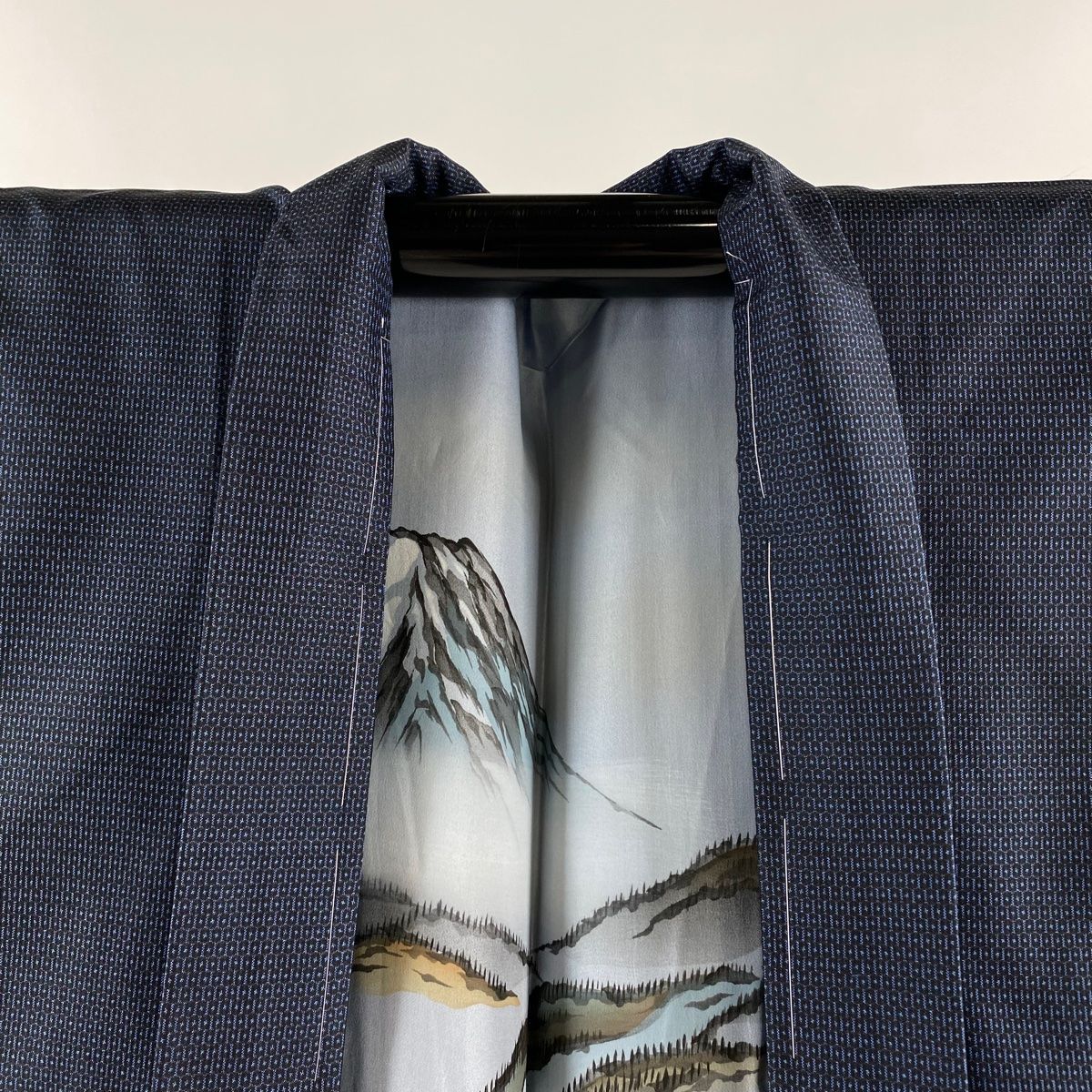 男着物 身丈94 5 cm 裄丈71 M 羽織 紬地 亀甲絣 紺色 正絹 秀品