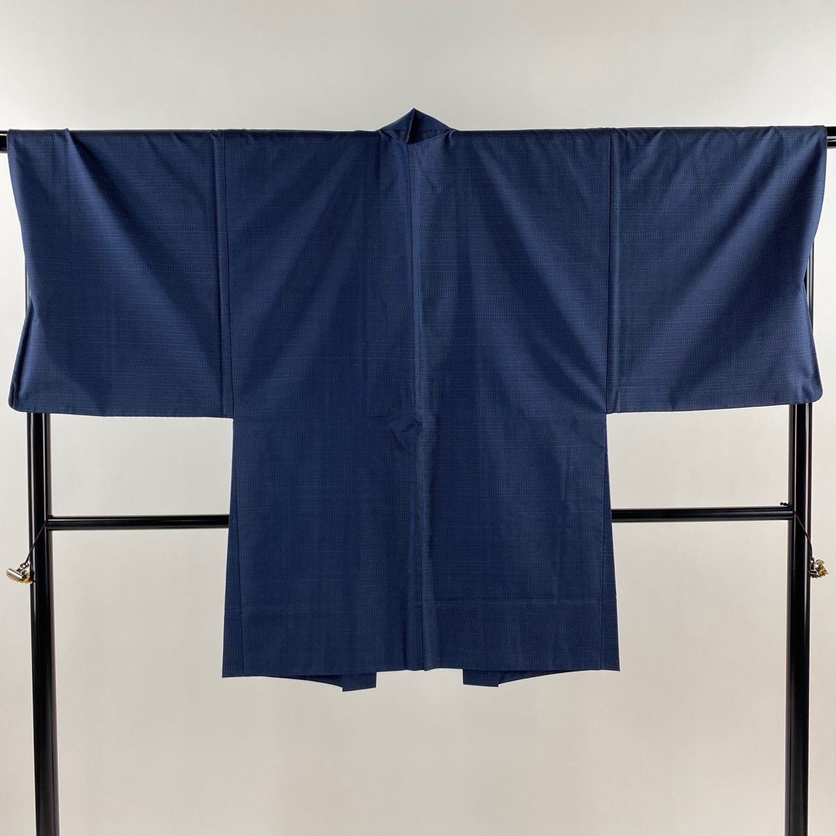 男着物 身丈93cm 裄丈71.5cm M 羽織 紬地 幾何学 紺色 正絹 秀品