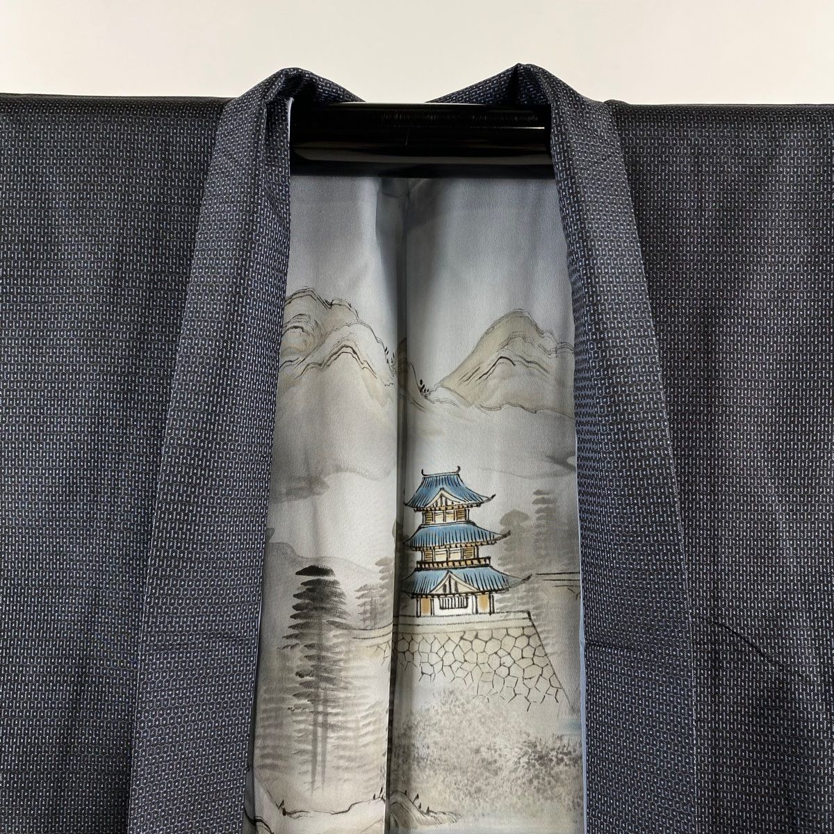 男着物 身丈96 5 cm 裄丈72 L 羽織 紬地 亀甲絣 墨色 正絹 秀品