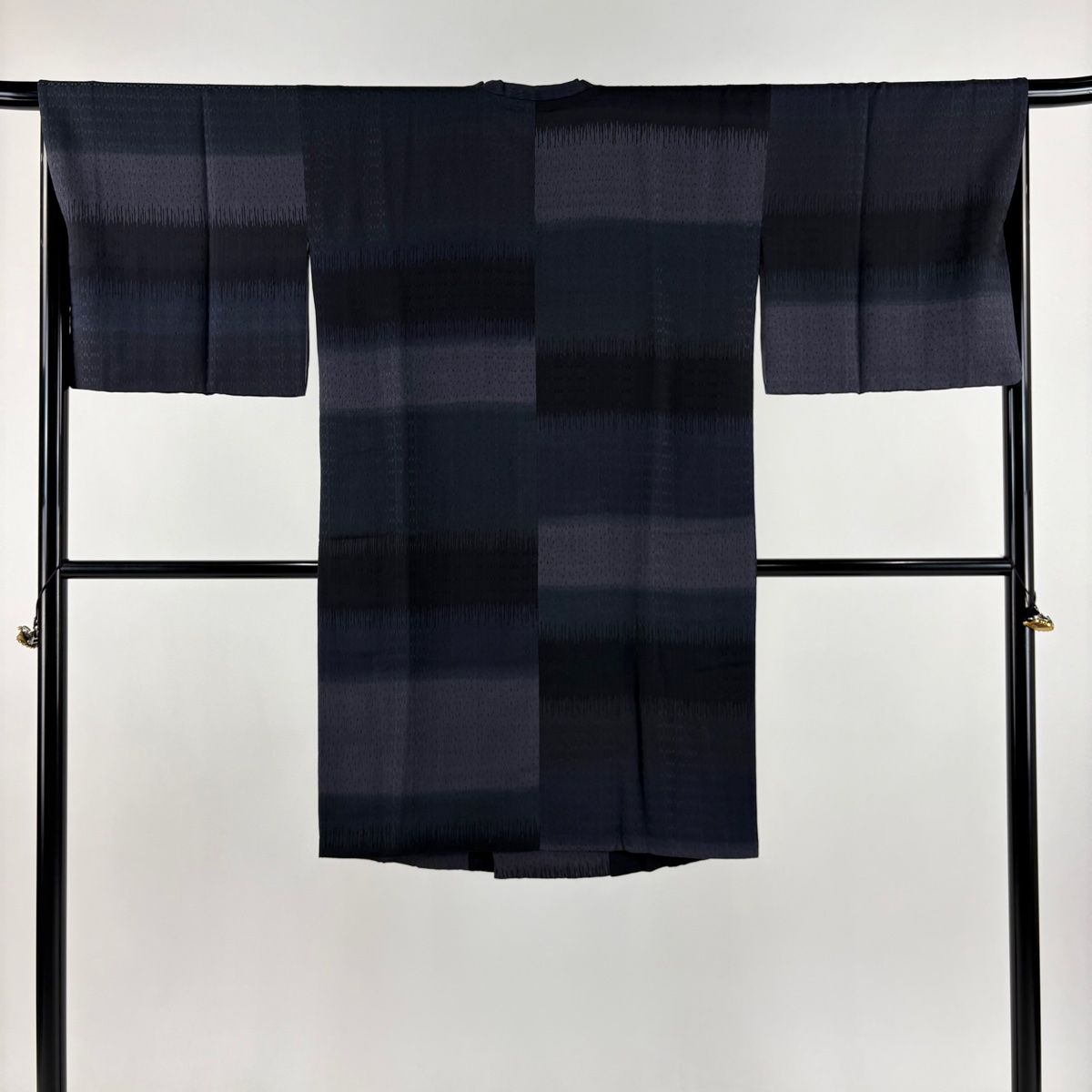 道行 身丈105.5 cm 裄丈66 M 和装コート 角衿 幾何学模様 濃紺 正絹