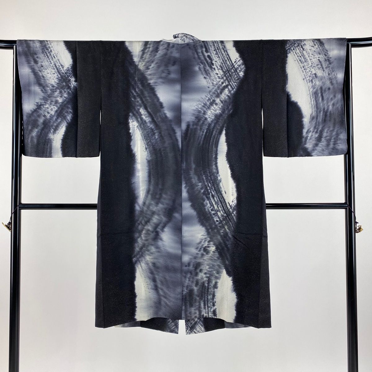 道中着 身丈111cm 裄丈65cm M 和装コート 幾何学模様 金通し 銀彩 黒灰 正絹