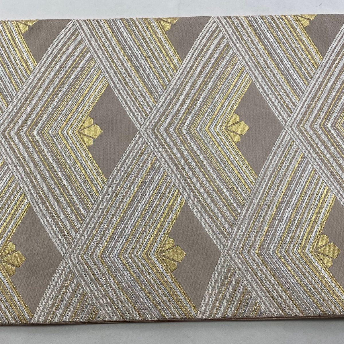 ピンクベージュ