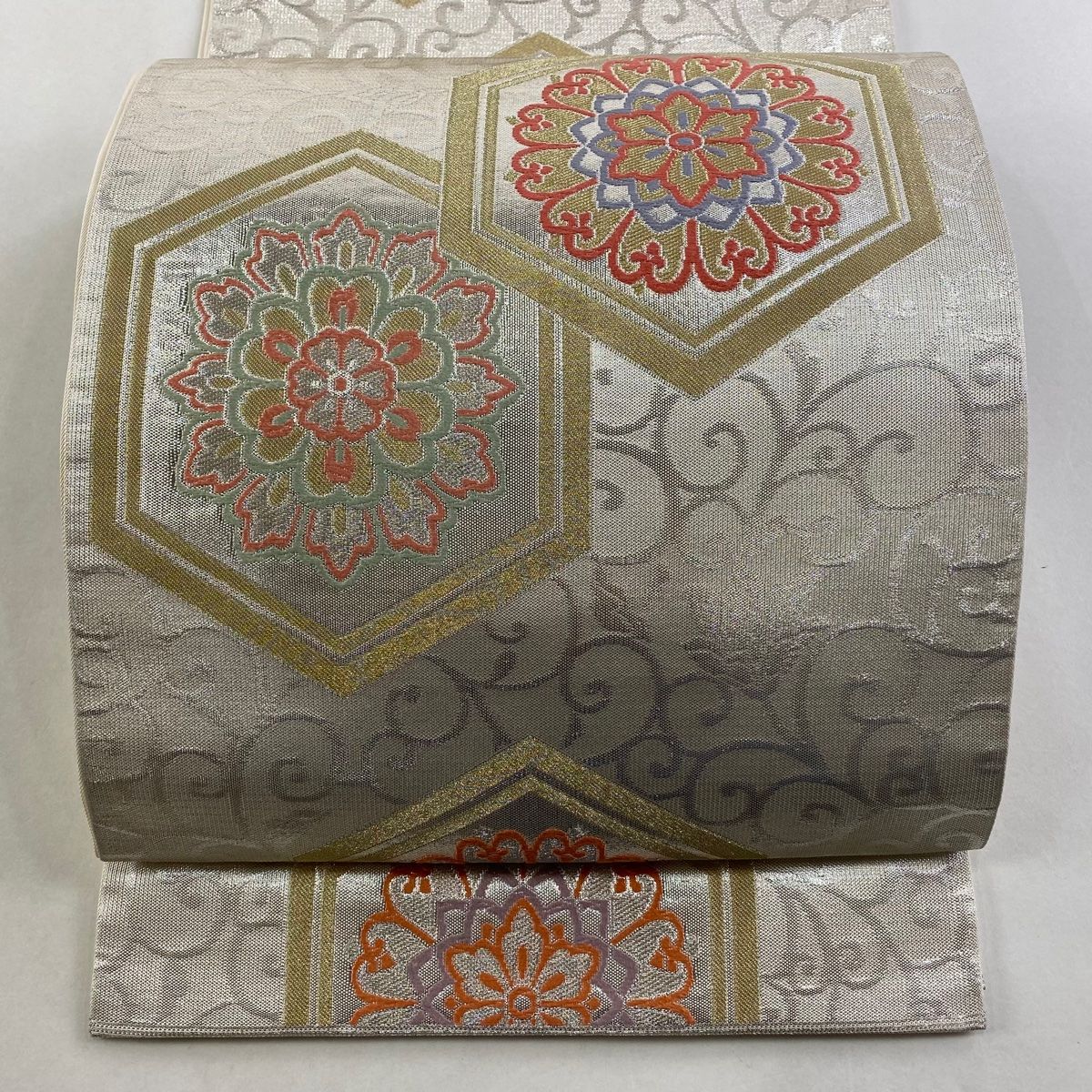 袋帯 秀品 川島織物 落款 関西仕立て 華文 亀甲 銀糸 箔 銀色 六通 正絹