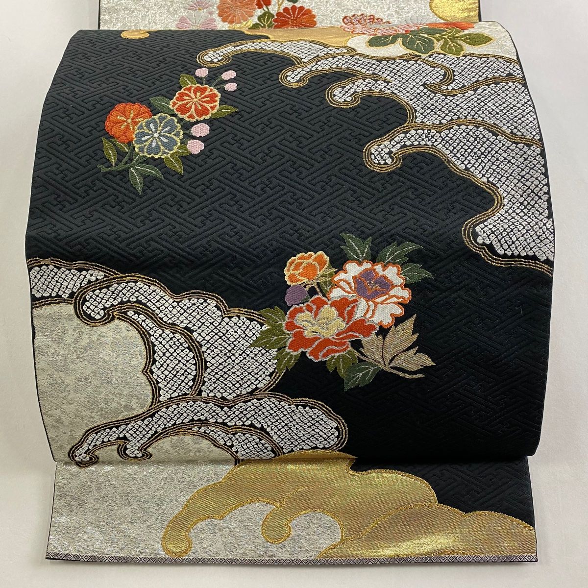 袋帯 秀品 関西仕立て 菊 波頭 箔 金糸 黒 六通 正絹