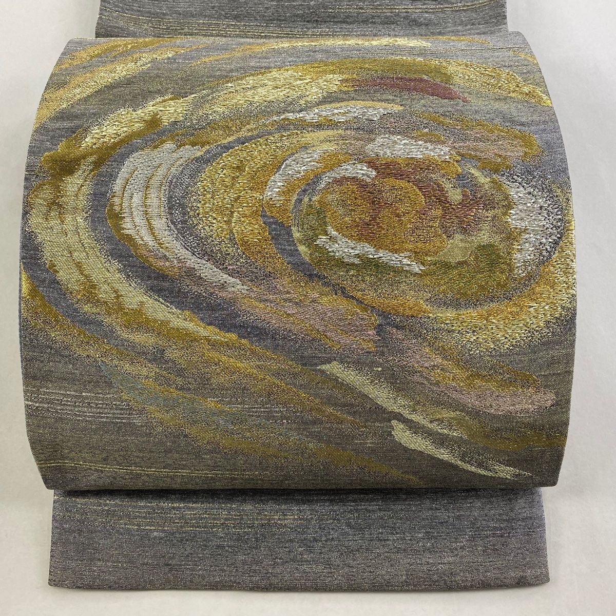 袋帯 秀品 渦巻き 金糸 箔 灰色 六通 正絹