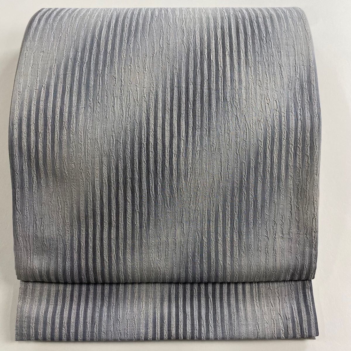 袋帯 秀品 縞 斜めぼかし 灰色 全通 正絹