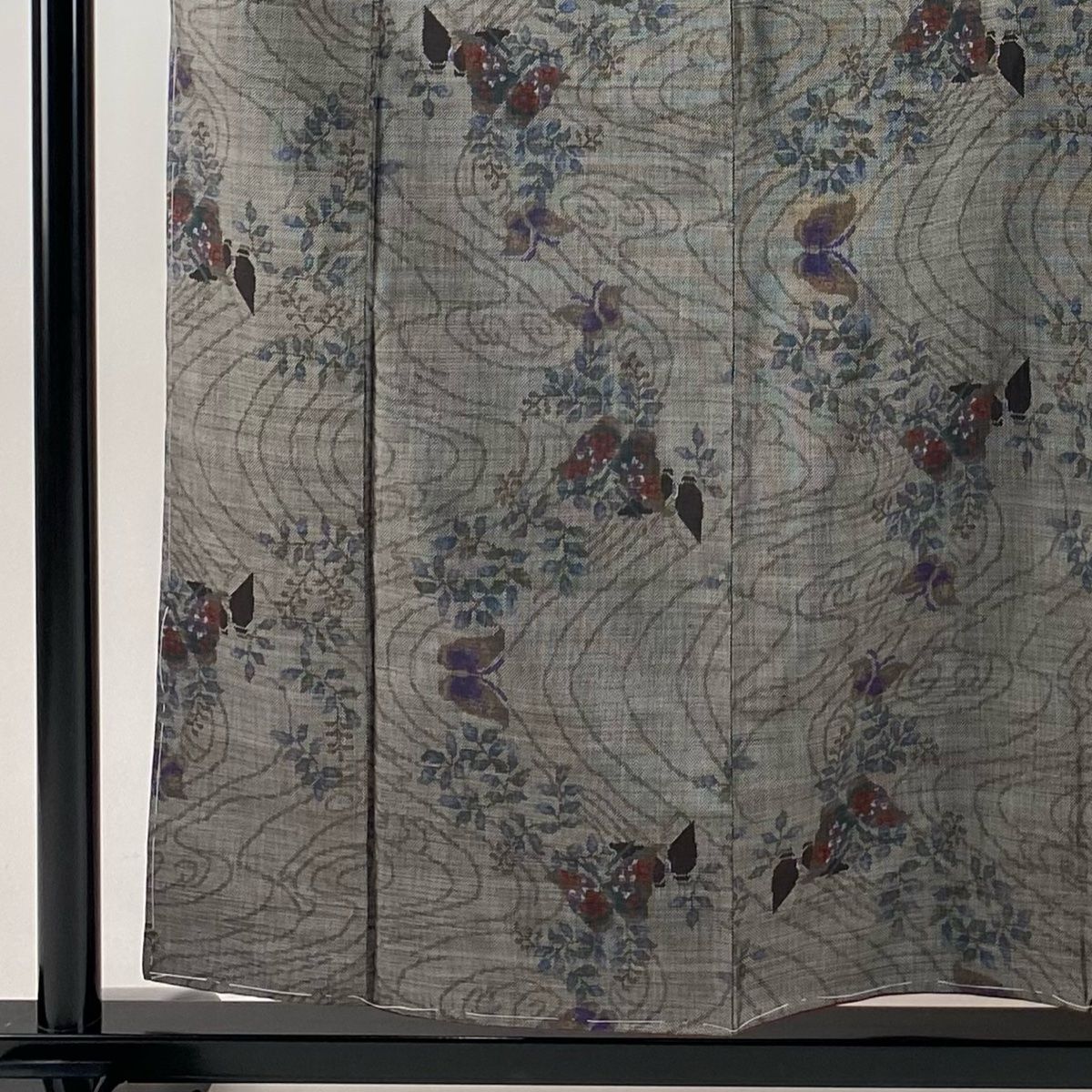 紬 身丈157.5cm 裄丈62cm S 袷 蝶 流水 黒灰 正絹 秀品