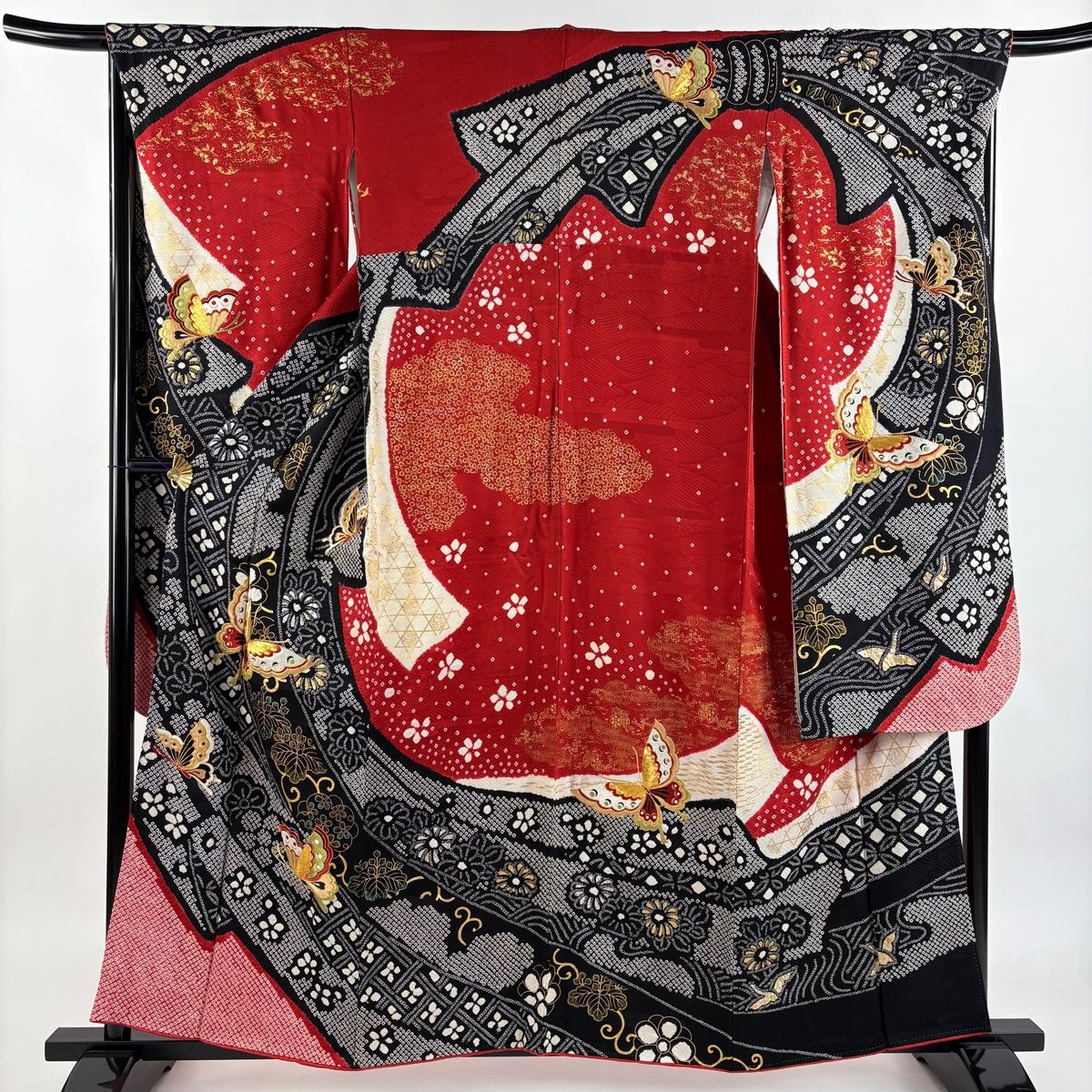 振袖 身丈158cm 裄丈66cm M 袷 蝶 花唐草 金糸 刺繍 赤 正絹 【中古 