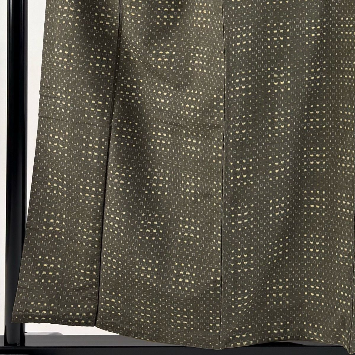 紬 身丈156.5cm 裄丈65cm M 袷 幾何学模様 茶緑色 正絹 秀品