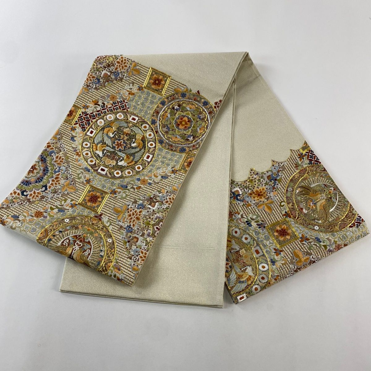 向かい鳥文 金銀糸