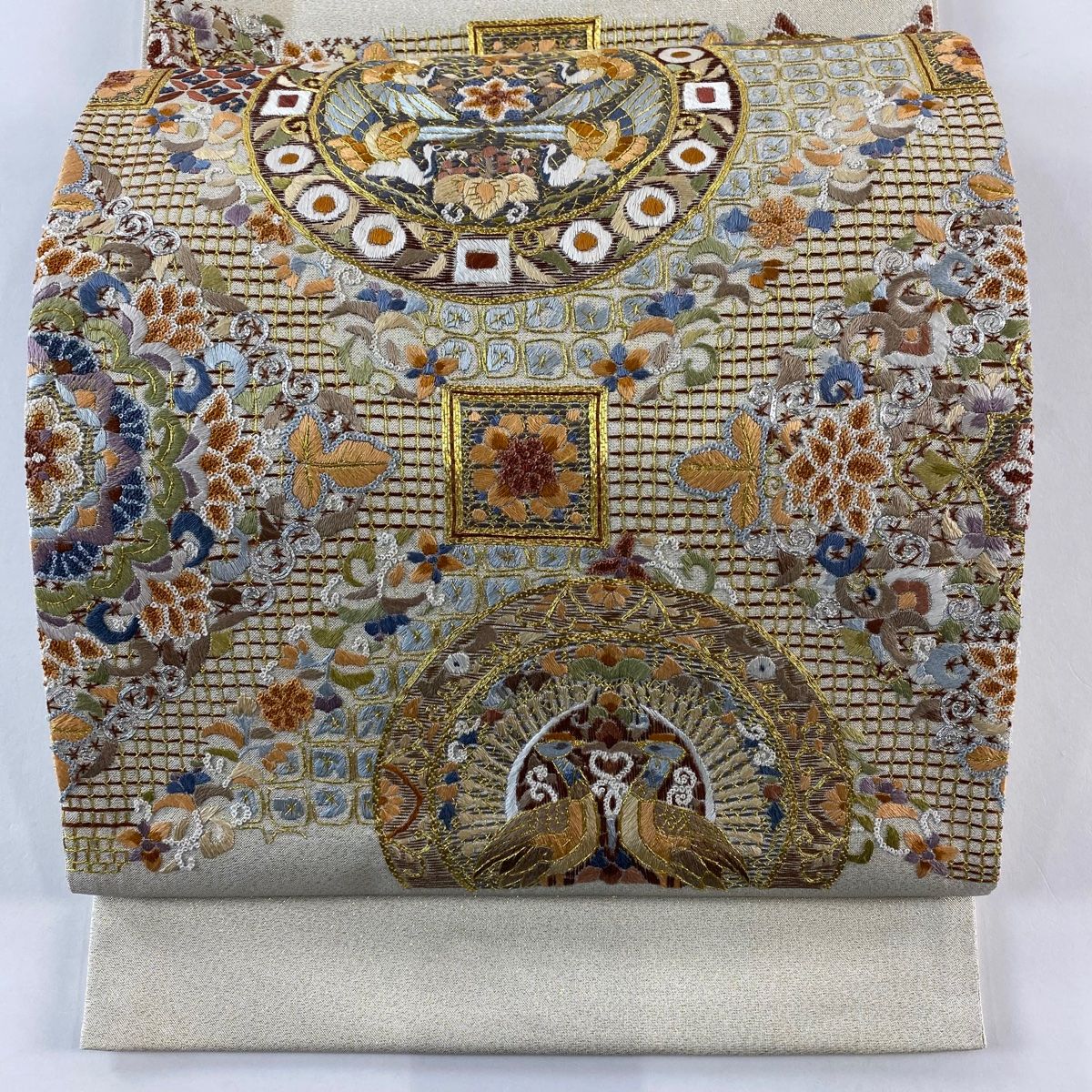 袋帯 華文 向かい鳥文 金銀糸 刺繍 ベージュ お太鼓柄 正絹