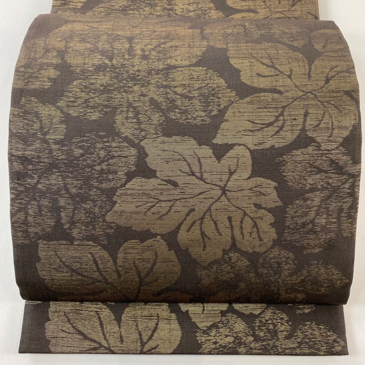 袋帯 落款 葉柄 箔 焦茶色 全通 正絹