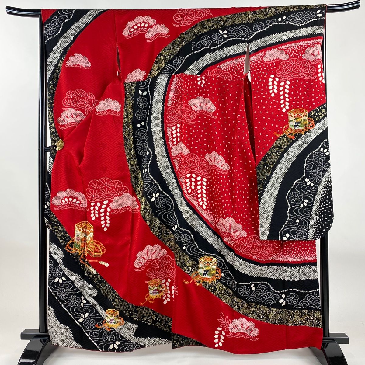 振袖 身丈163cm 裄丈66cm M 袷 貝桶 松 刺繍 絞り 赤 正絹