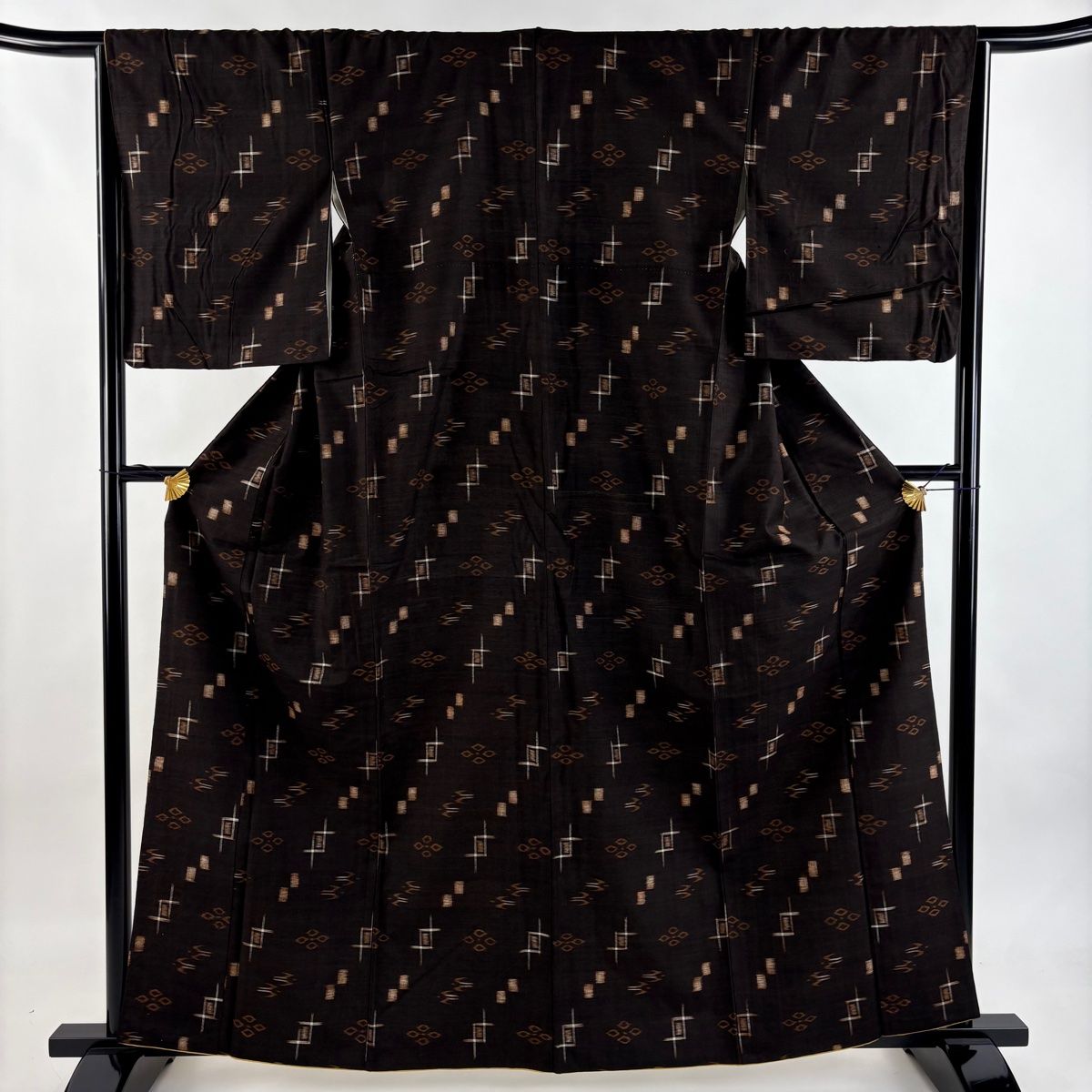 紬 身丈162cm 裄丈65cm M 袷 久米島紬 証紙 燕 花 焦茶色 正絹