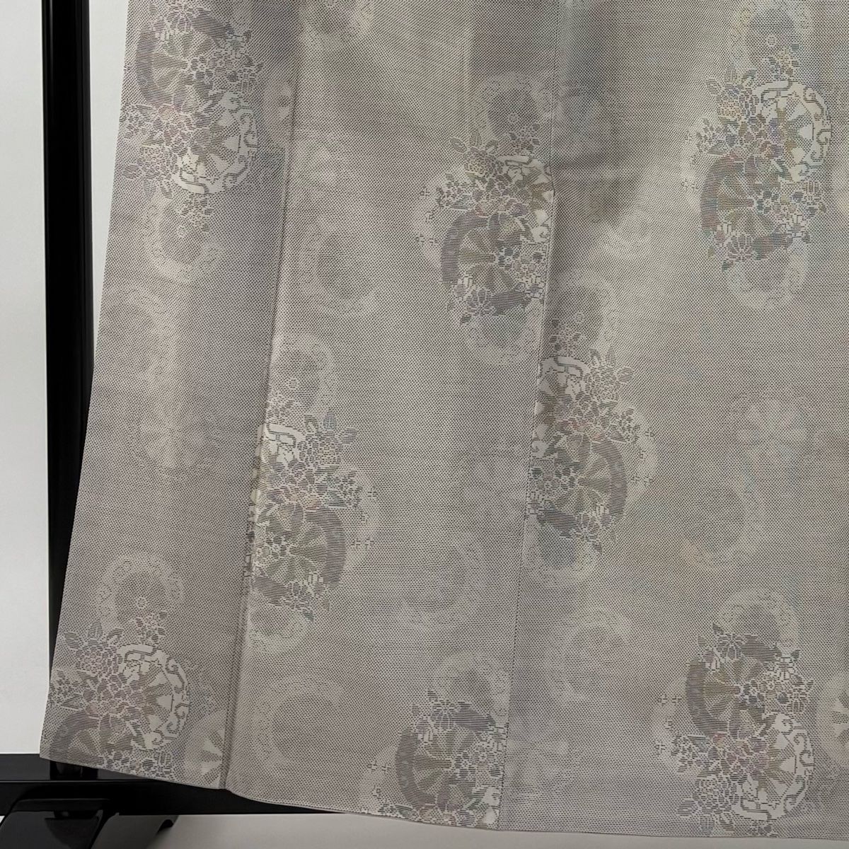 大島紬 身丈162.5cm 裄丈64cm M 袷 都喜ヱ門 証紙 源氏車 草花 灰白 正絹