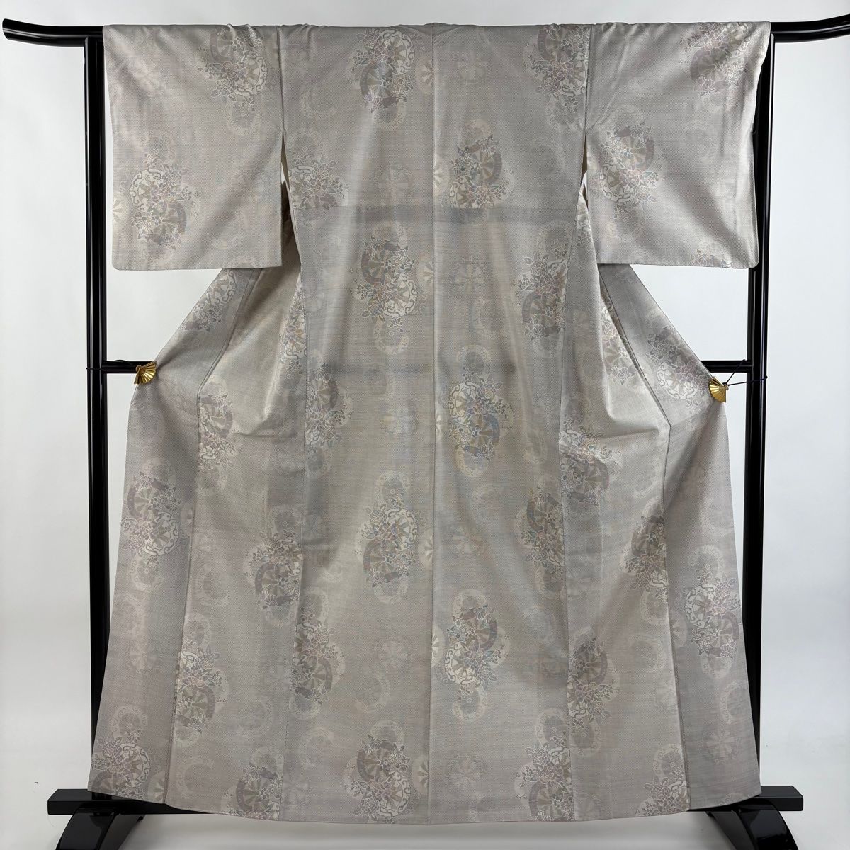 大島紬 身丈162.5cm 裄丈64cm M 袷 都喜ヱ門 証紙 源氏車 草花 灰白 正絹