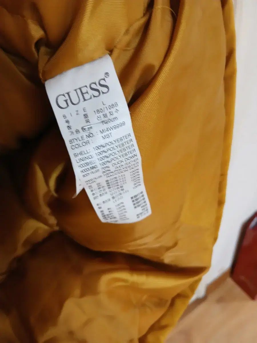 GUESS マスタード ショートダウン アウター 100 105