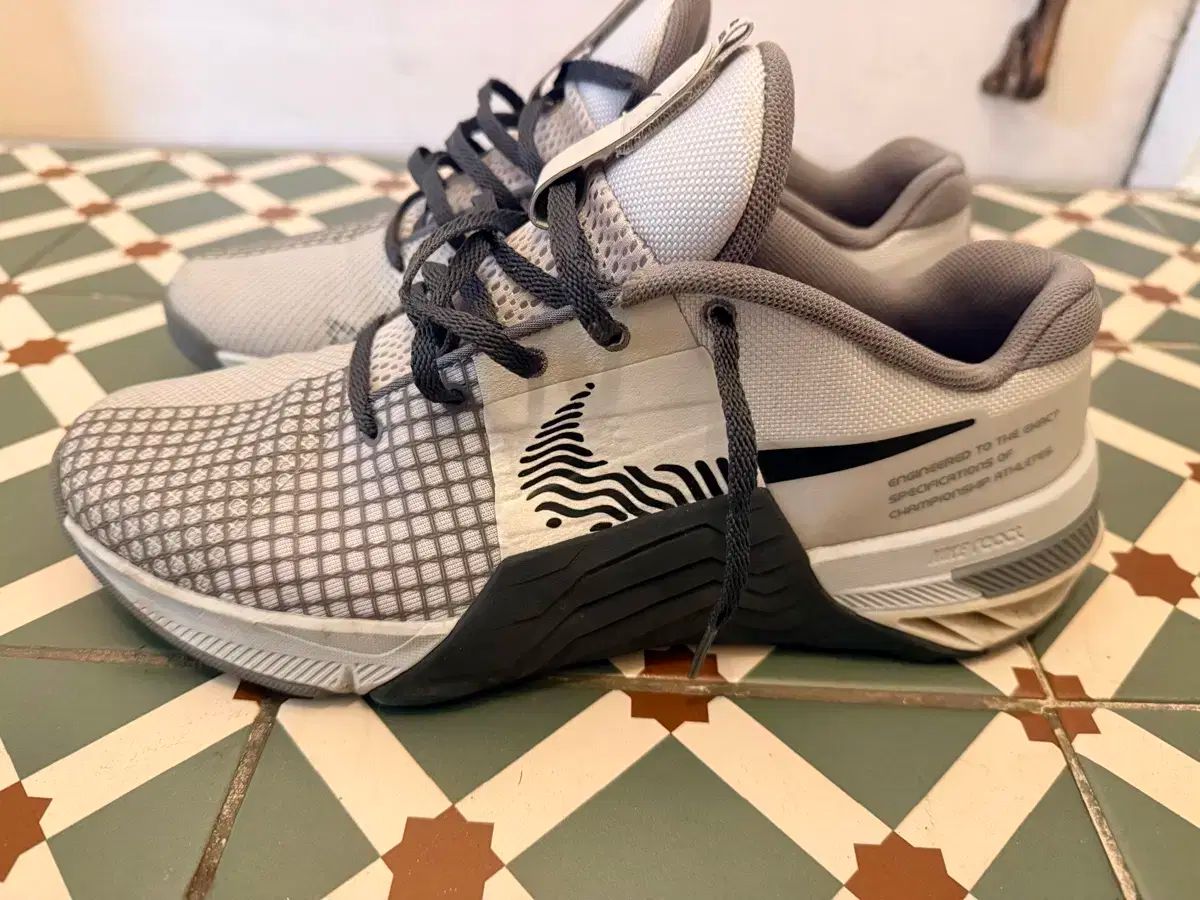 ナイキ メトコン グレー スニーカー サイズ27.5