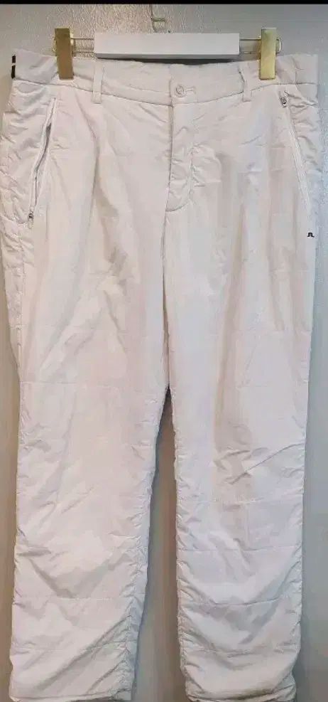 J.LINDEBERG J.リンドバーグ ダウンゴルフ冬ズボン 32 洗濯済み状態