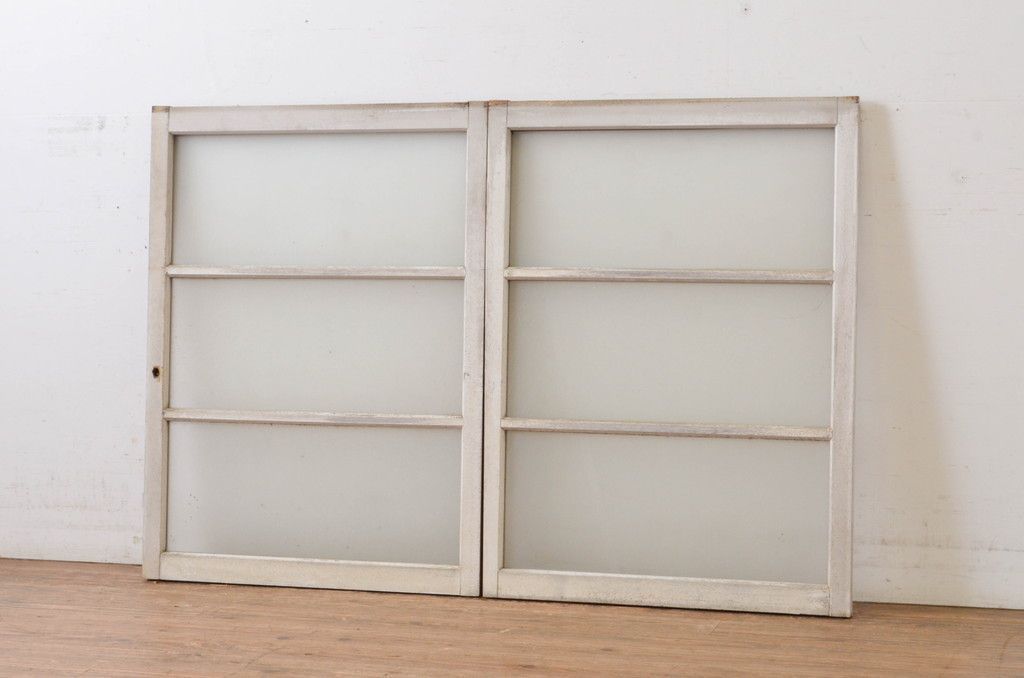 現状販売 横桟ガラス窓2枚セット アンティーク建具 レトロ 引き戸 ガラス戸 4～7営業日前後で発送 修理加工希望の方3ヶ月程で発送 R-064989