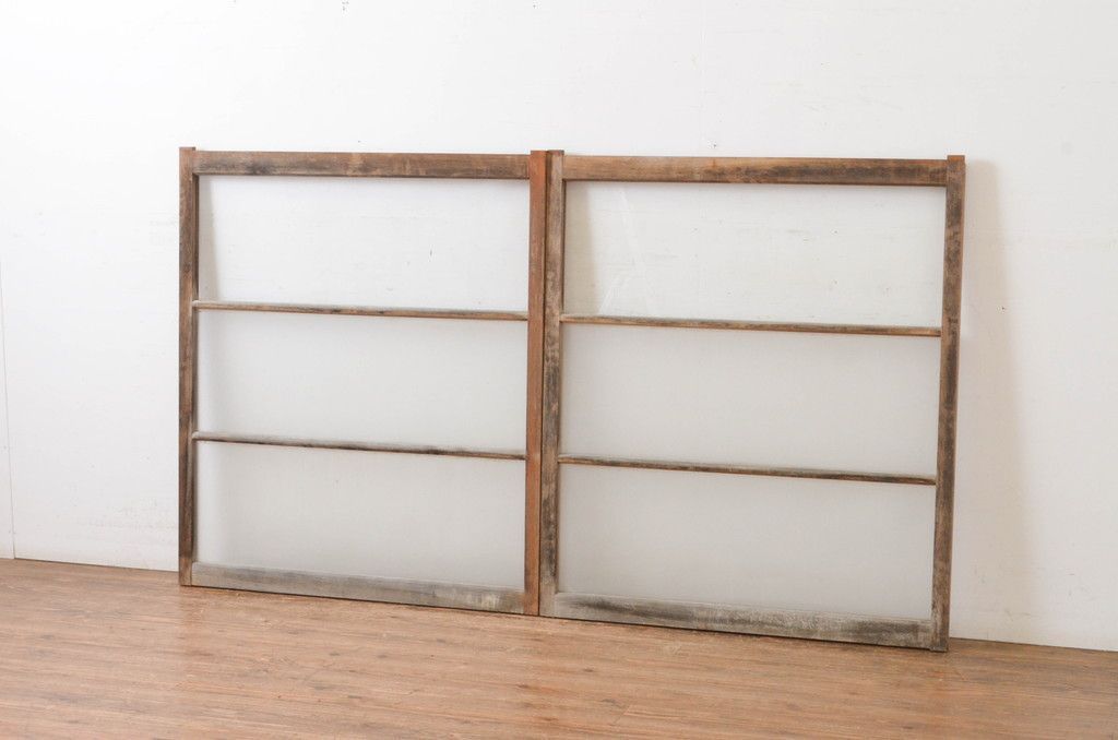 現状販売 横桟ガラス窓2枚セット アンティーク建具 シンプル 引き戸 ガラス戸 4～7営業日前後で発送 修理加工希望の方3ヶ月程で発送 R-064990