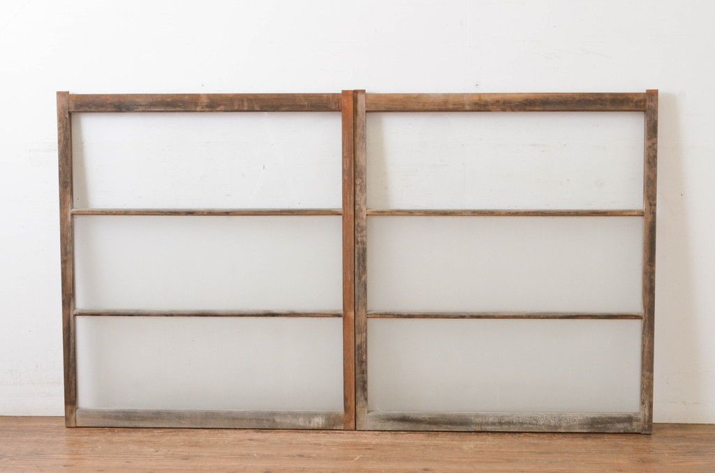 現状販売 横桟ガラス窓2枚セット アンティーク建具 シンプル 引き戸 ガラス戸 4~7営業日前後で発送 修理加工希望の方3ヶ月程で発送 R-064990