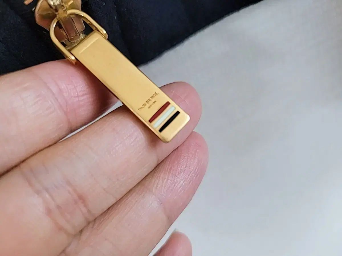 高価格帯LINE Thom Browne トム ブラウン カシミア バッグ hedn シグネチャー ライニング ジップアップ ジャケット KANDAIZUMI_COM