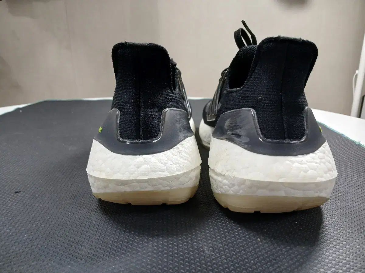 270 軽量ランニングシューズ