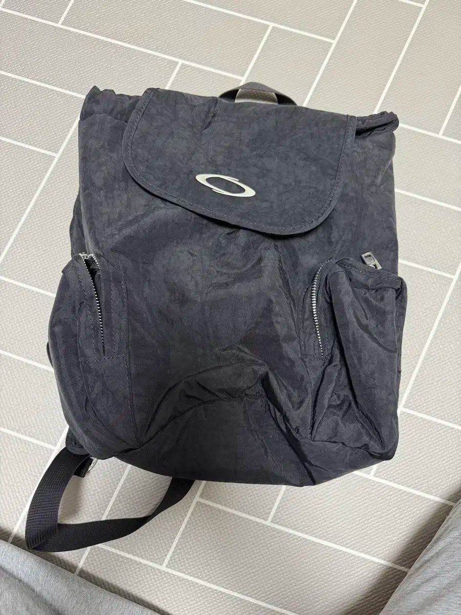 ノイアゴ NOI1184 シンボル ロゴ バックパック ブラック