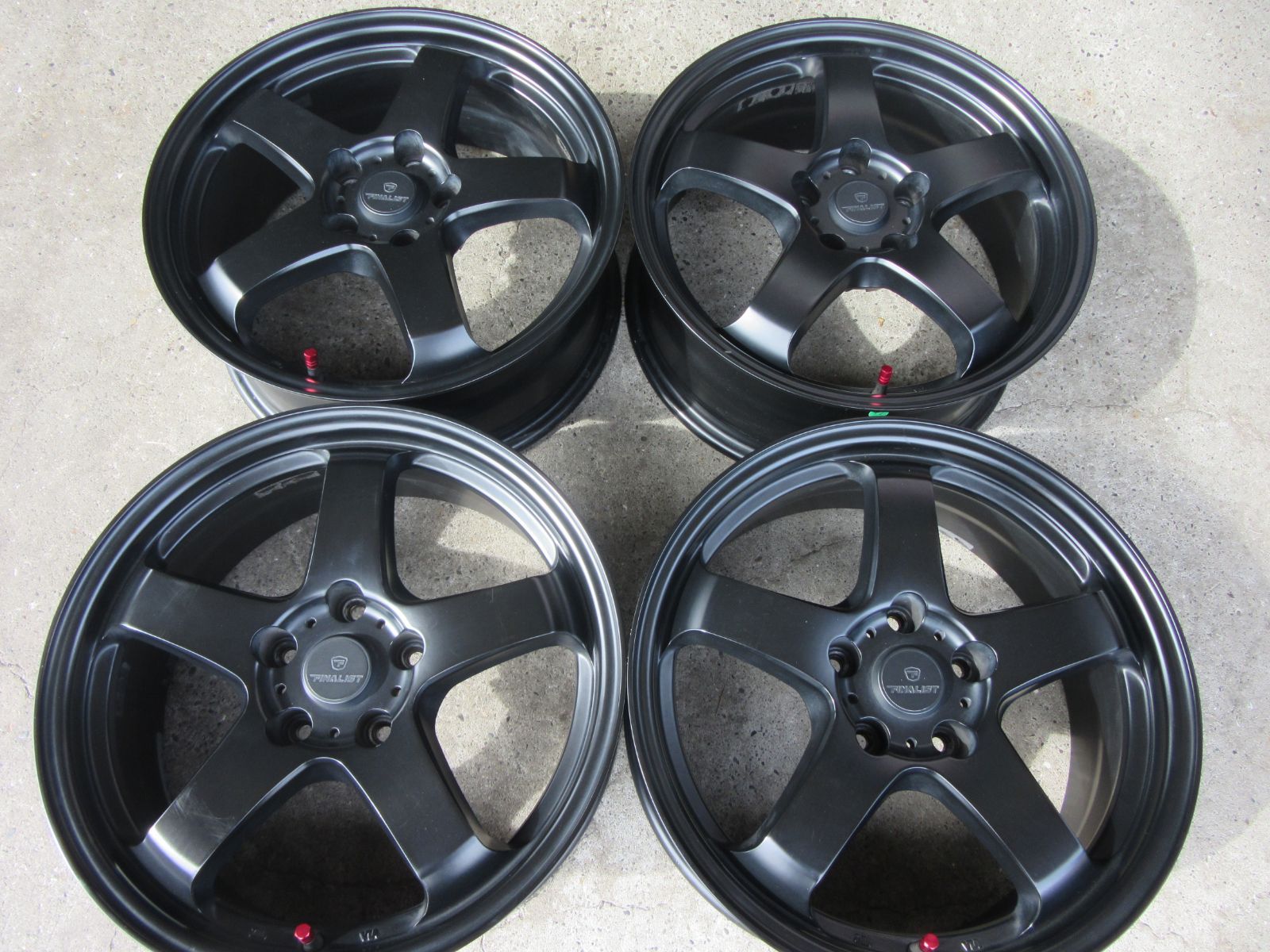 み ファイナリスト 17インチ 7 0 J 114 3 5 H 38 アルミホイール セット
