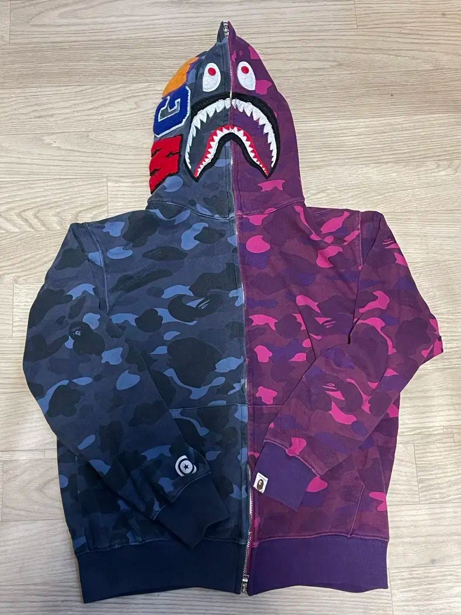 A BATHING APE® シャーク フード 半々