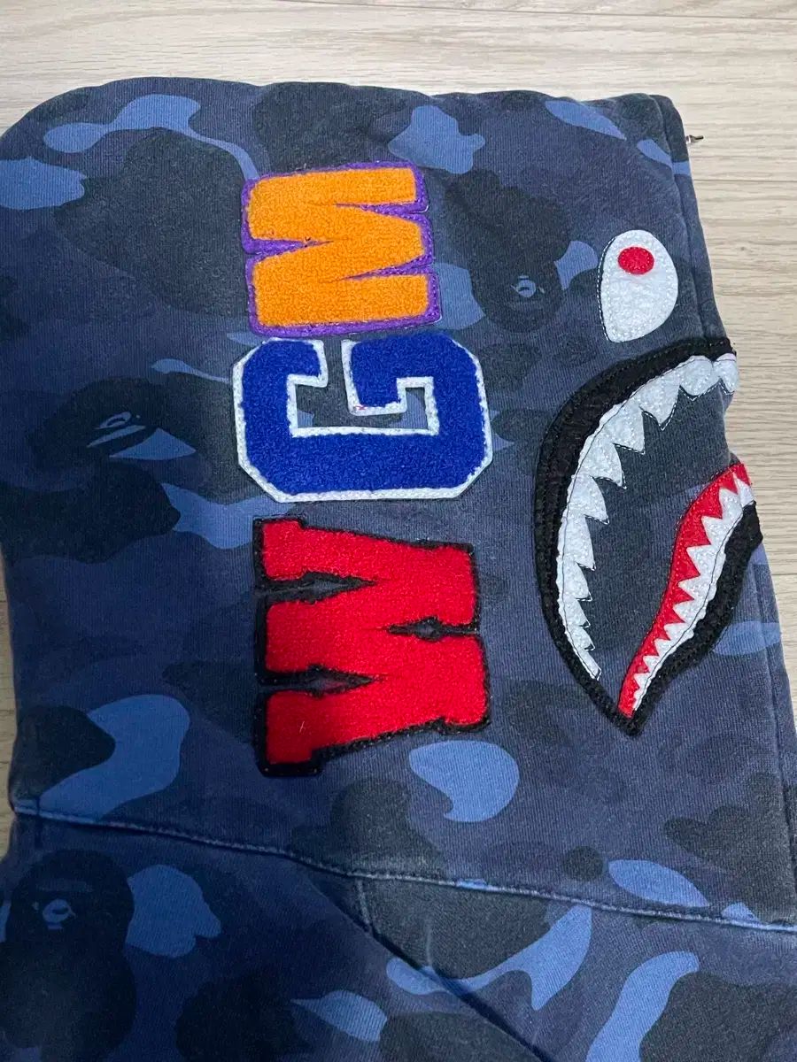 A BATHING APE® シャーク フード 半々