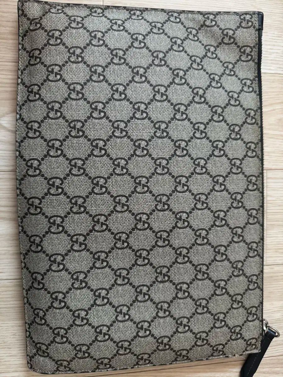 モデル グッチ ハリウッド 狼 GG シュプリーム