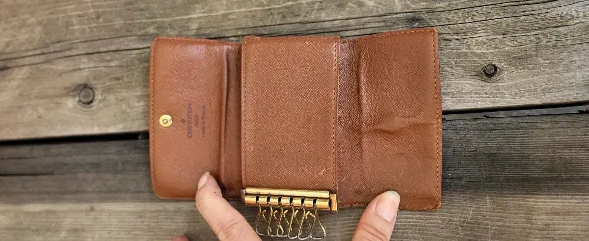 Vuitton ルイヴィトン直営店で直接