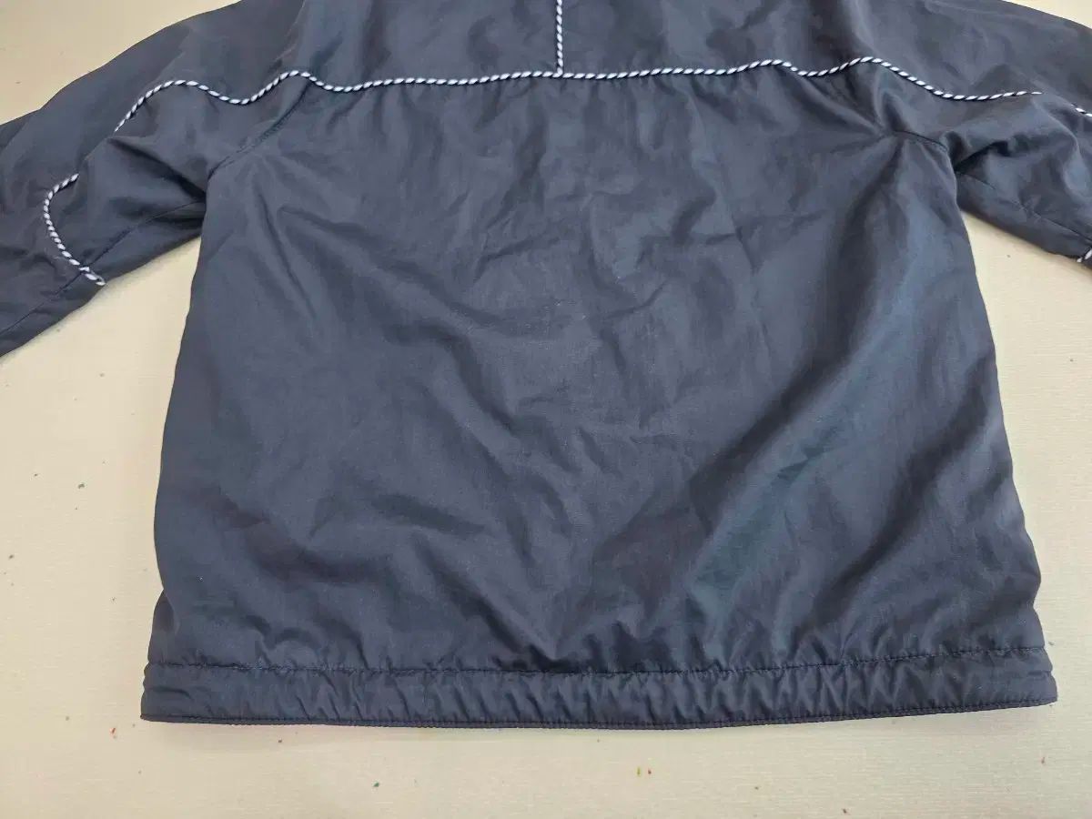 キッズ ウィンドブレーカー