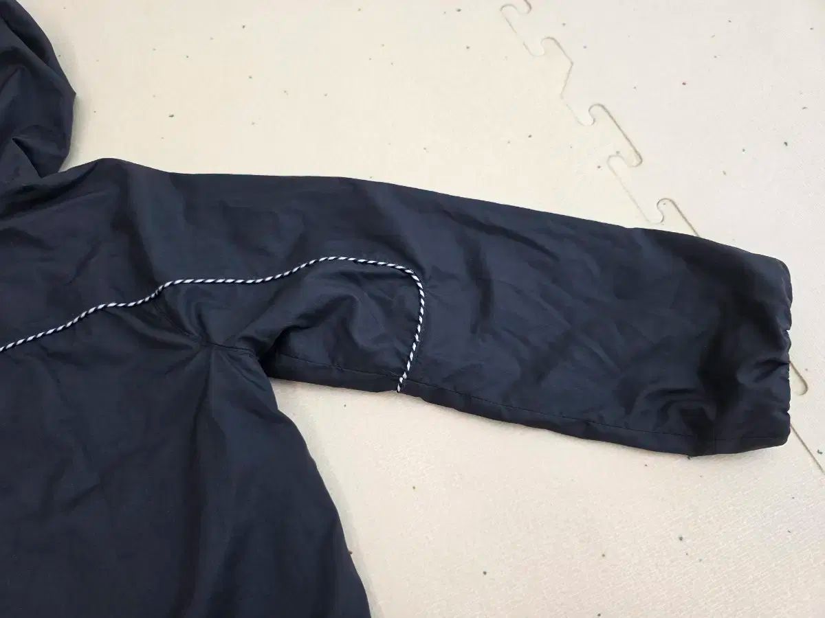 キッズ ウィンドブレーカー