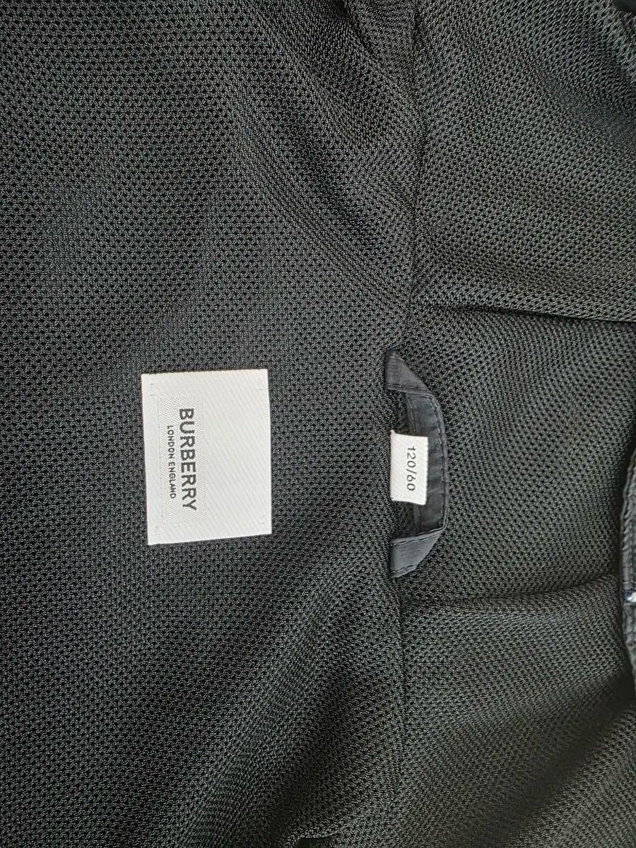 ウィンドブレーカー