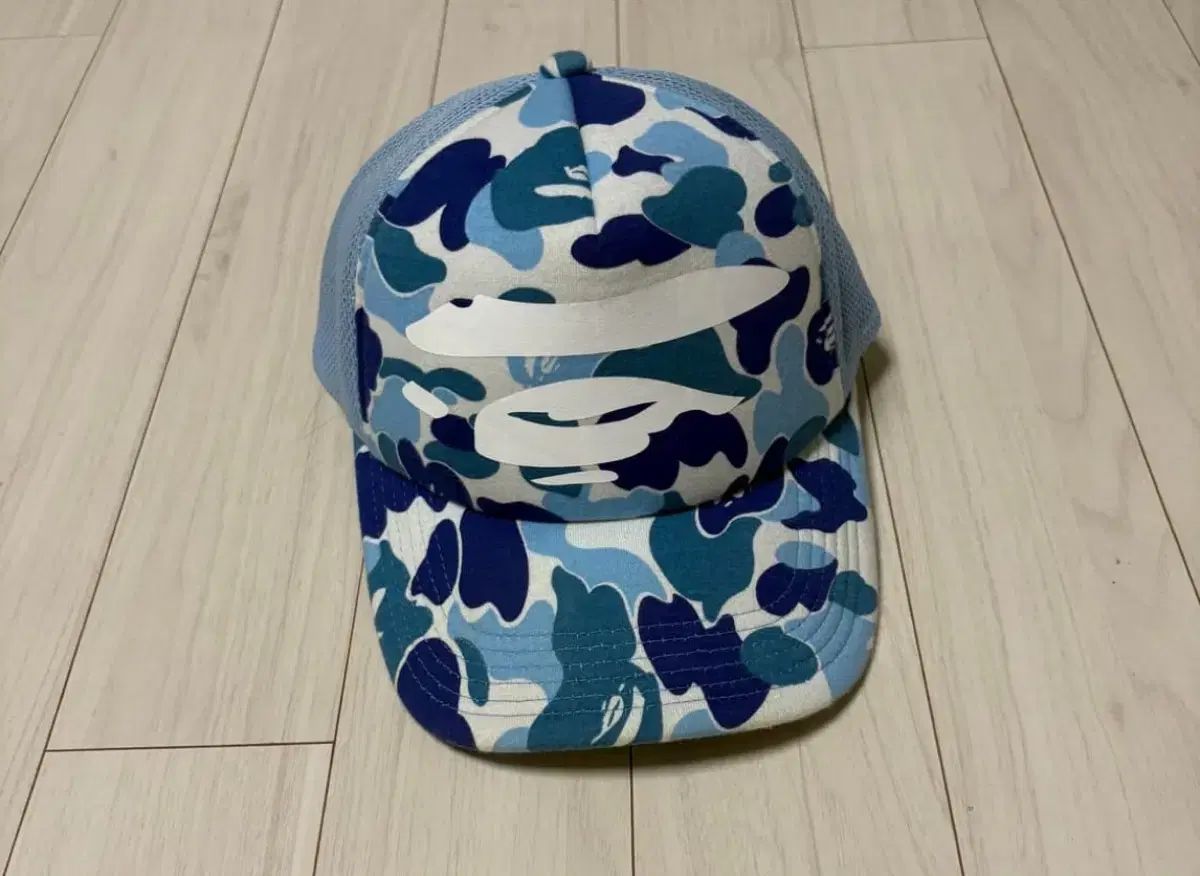 A BATHING APE 迷彩トラッカーキャップ A BATHING APE 迷彩トラッカーキャップ 大人気☆A BATHING APE